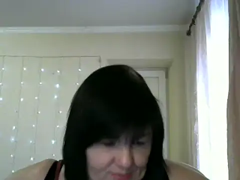 Snapshot of EmiliaLooo chatting on 03.12.25 EmiliaLooo online show from 03.12.25