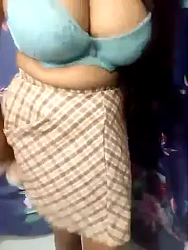 Snapshot of Thinaya chatting on 02.17.25 Thinaya online show from 02.17.25