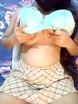 Snapshot of Thinaya chatting on 02.19.25 Thinaya online show from 02.19.25