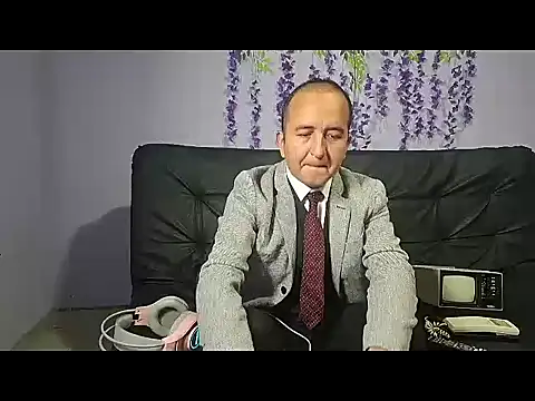 Snapshot of yazforeSolo chatting on 11.10.25 yazforeSolo online show from 11.10.25