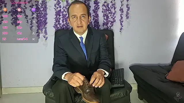 Snapshot of yazforeSolo chatting on 02.10.26 yazforeSolo online show from 02.10.26