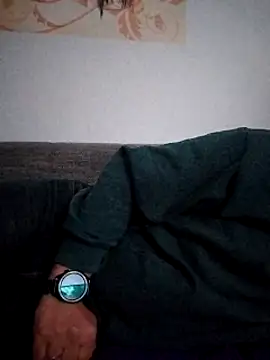 Snapshot of ich411983 chatting on 12.14.24 ich411983 online show from 12.14.24