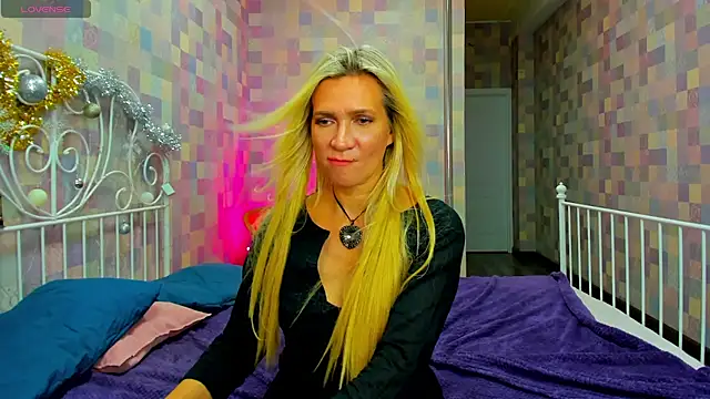 Luna  Lewis online show from 01.07.25