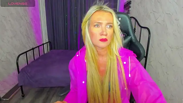 Luna  Lewis online show from 02.22.25