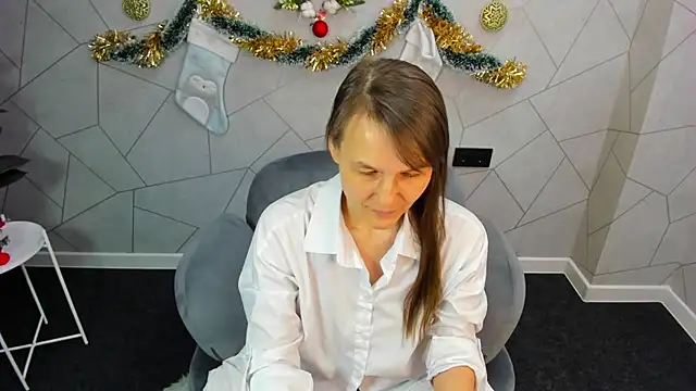 Snapshot of Lillian_White chatting on 01.10.25 Lillian White online show from 01.10.25