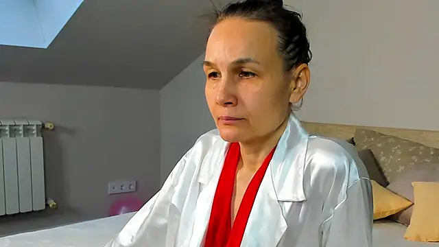 Snapshot of Lillian_White chatting on 02.02.25 Lillian White online show from 02.02.25