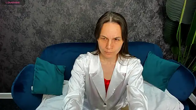 Snapshot of Lillian_White chatting on 02.19.25 Lillian White online show from 02.19.25