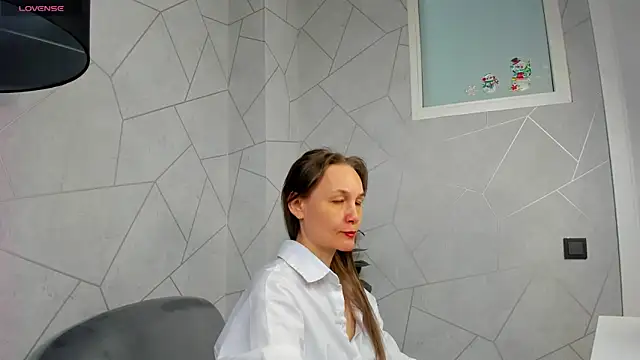 Snapshot of Lillian_White chatting on 03.11.25 Lillian White online show from 03.11.25