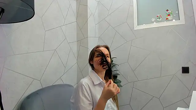 Snapshot of Lillian_White chatting on 03.11.25 Lillian White online show from 03.11.25