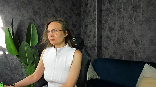 Lillian White online show from 06.23.26