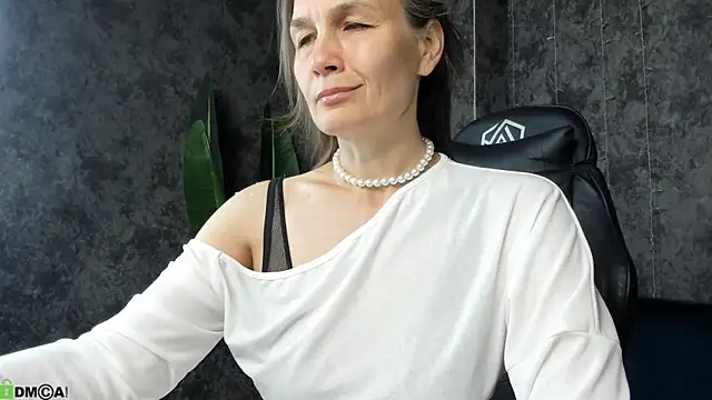 Lillian White online show from 07.15.26