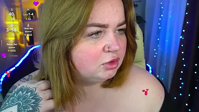 Snapshot of ZaraReignn chatting on 01.08.25 ZaraReignn online show from 01.08.25