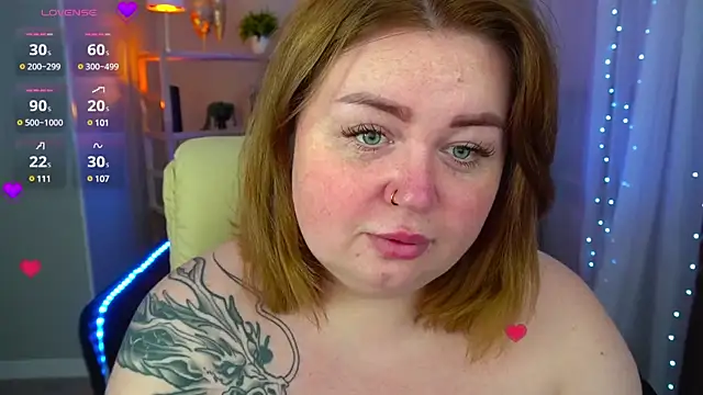 Snapshot of ZaraReignn chatting on 01.11.25 ZaraReignn online show from 01.11.25