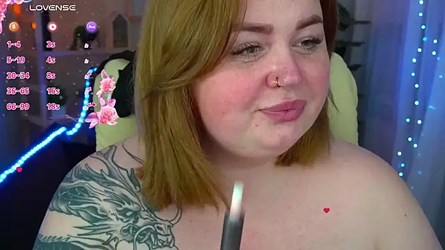 Snapshot of ZaraReignn chatting on 01.12.25 ZaraReignn online show from 01.12.25