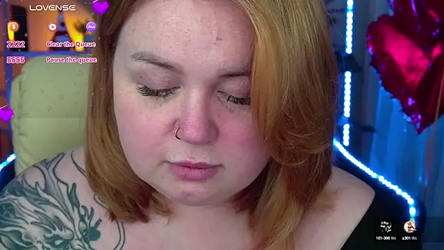 Snapshot of ZaraReignn chatting on 02.21.25 ZaraReignn online show from 02.21.25