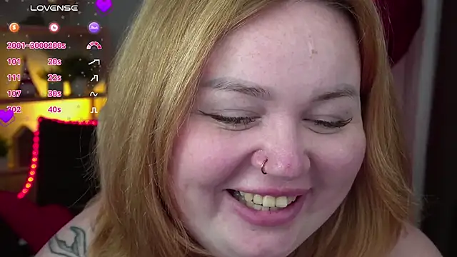 Snapshot of ZaraReignn chatting on 02.24.25 ZaraReignn online show from 02.24.25