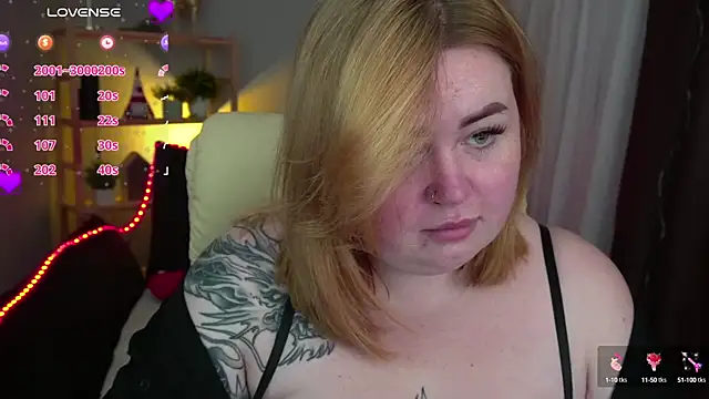 Snapshot of ZaraReignn chatting on 02.27.25 ZaraReignn online show from 02.27.25