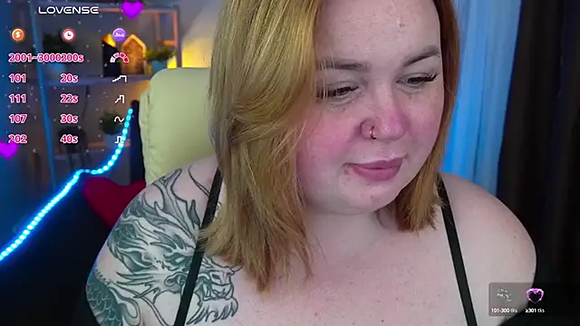 Snapshot of ZaraReignn chatting on 03.07.25 ZaraReignn online show from 03.07.25