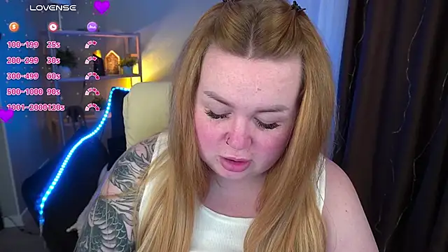 Snapshot of ZaraReignn chatting on 03.09.25 ZaraReignn online show from 03.09.25