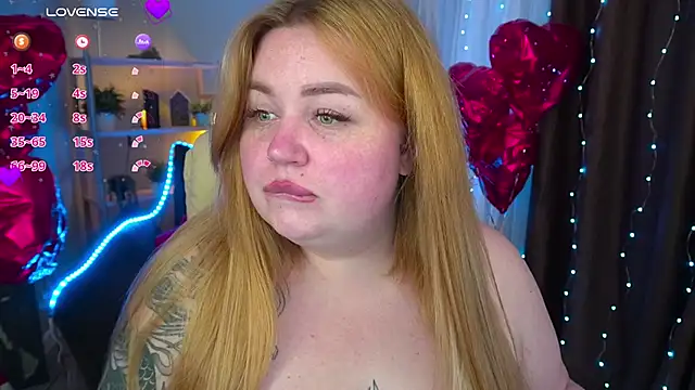 Snapshot of ZaraReignn chatting on 03.14.25 ZaraReignn online show from 03.14.25