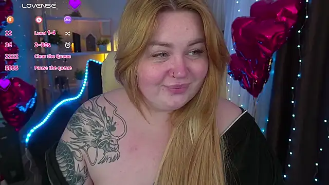 Snapshot of ZaraReignn chatting on 03.15.25 ZaraReignn online show from 03.15.25