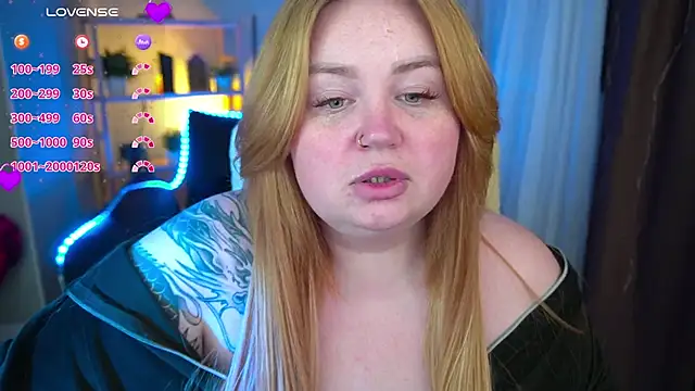 Snapshot of ZaraReignn chatting on 03.18.25 ZaraReignn online show from 03.18.25