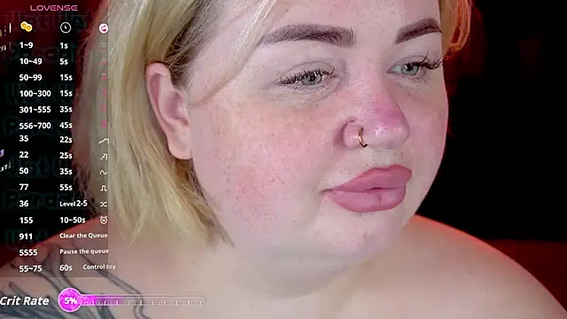 Snapshot of ZaraReignn chatting on 11.25.25 ZaraReignn online show from 11.25.25