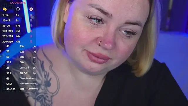 Snapshot of ZaraReignn chatting on 12.16.25 ZaraReignn online show from 12.16.25