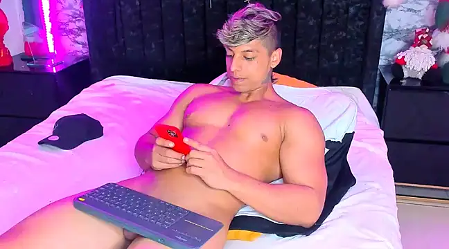 Snapshot of Owen_Muzcle chatting on 12.05.24 Owen Muzcle online show from 12.05.24