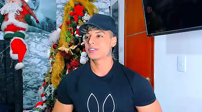 Snapshot of Owen_Muzcle chatting on 12.23.24 Owen Muzcle online show from 12.23.24