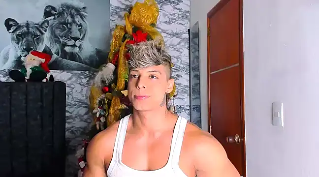 Snapshot of Owen_Muzcle chatting on 12.30.24 Owen Muzcle online show from 12.30.24