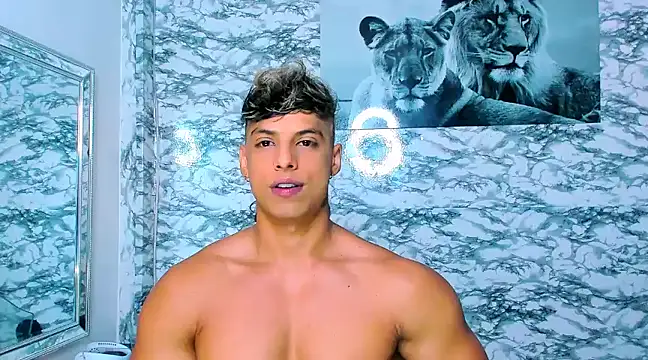 Snapshot of Owen_Muzcle chatting on 01.10.25 Owen Muzcle online show from 01.10.25