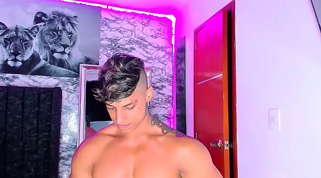 Snapshot of Owen_Muzcle chatting on 01.31.25 Owen Muzcle online show from 01.31.25