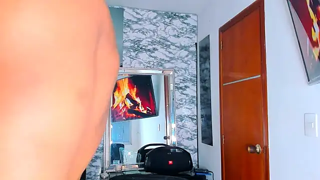 Snapshot of Owen_Muzcle chatting on 02.08.25 Owen Muzcle online show from 02.08.25