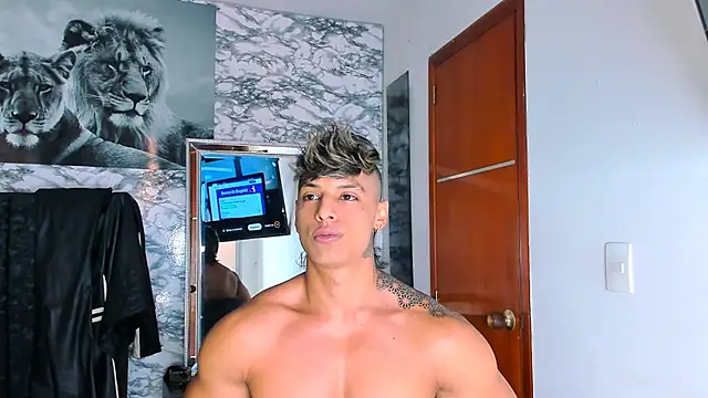 Snapshot of Owen_Muzcle chatting on 02.14.25 Owen Muzcle online show from 02.14.25