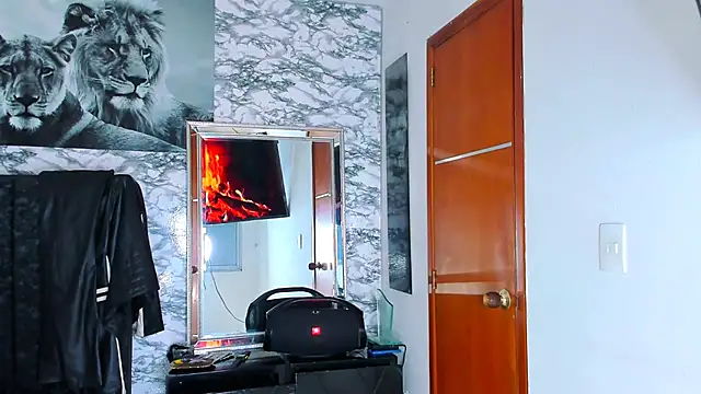 Snapshot of Owen_Muzcle chatting on 02.15.25 Owen Muzcle online show from 02.15.25