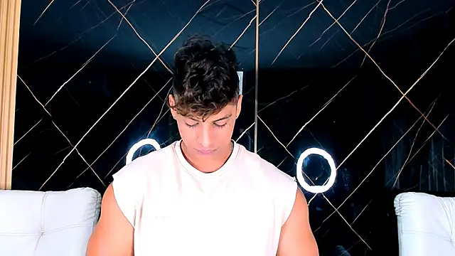 Snapshot of Owen_Muzcle chatting on 09.30.25 Owen Muzcle online show from 09.30.25