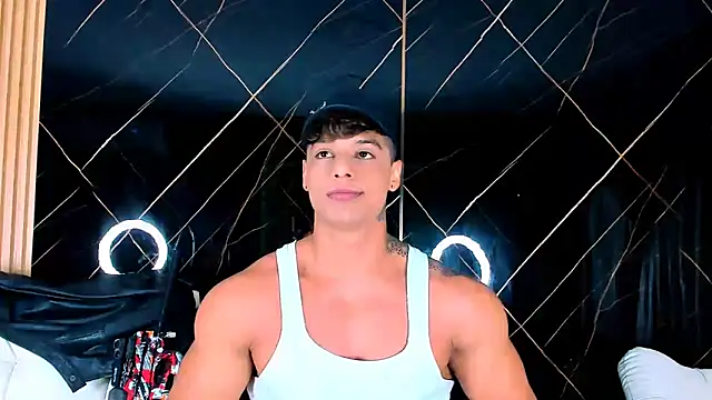 Snapshot of Owen_Muzcle chatting on 10.03.25 Owen Muzcle online show from 10.03.25