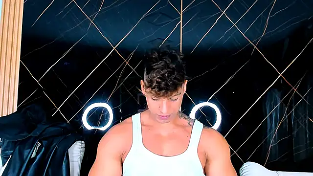 Snapshot of Owen_Muzcle chatting on 10.11.25 Owen Muzcle online show from 10.11.25