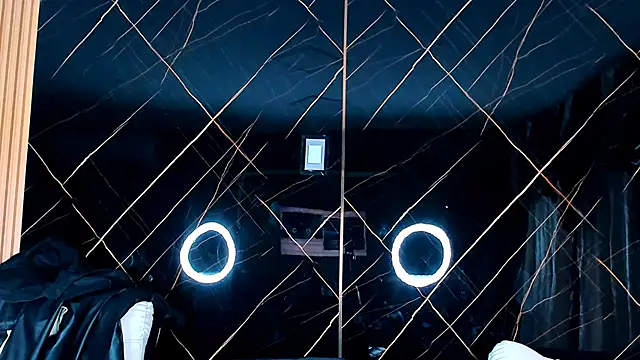 Snapshot of Owen_Muzcle chatting on 10.11.25 Owen Muzcle online show from 10.11.25