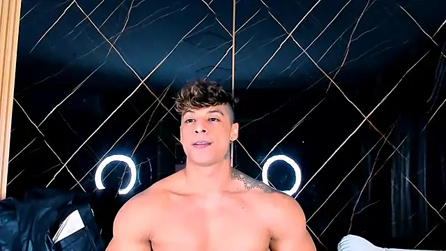 Snapshot of Owen_Muzcle chatting on 10.15.25 Owen Muzcle online show from 10.15.25