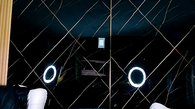 Snapshot of Owen_Muzcle chatting on 10.19.25 Owen Muzcle online show from 10.19.25