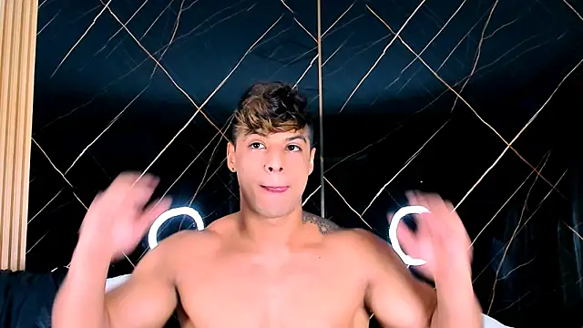 Snapshot of Owen_Muzcle chatting on 10.20.25 Owen Muzcle online show from 10.20.25