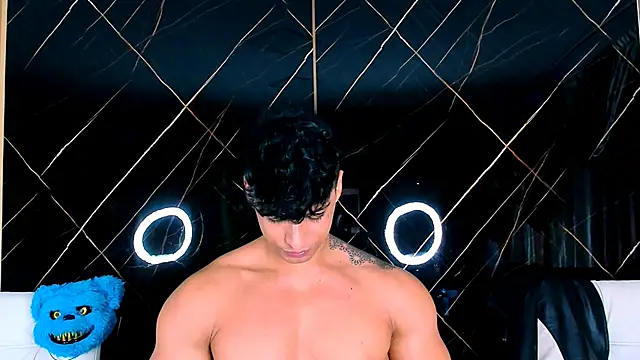 Snapshot of Owen_Muzcle chatting on 10.28.25 Owen Muzcle online show from 10.28.25