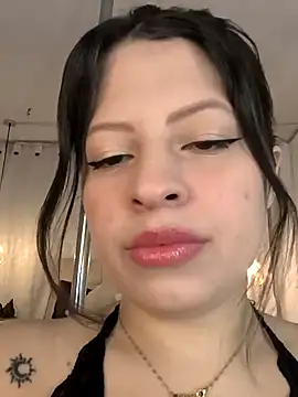 Snapshot of ShyVibes_ chatting on 01.18.25 ShyVibes  online show from 01.18.25