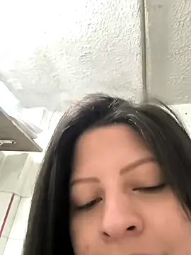 Snapshot of ShyVibes_ chatting on 01.21.25 ShyVibes  online show from 01.21.25