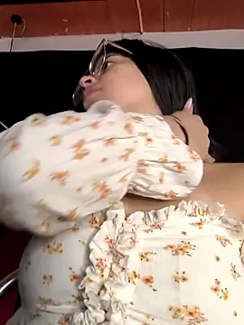 Snapshot of ShyVibes_ chatting on 02.01.25 ShyVibes  online show from 02.01.25