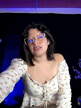 Snapshot of ShyVibes_ chatting on 02.01.25 ShyVibes  online show from 02.01.25