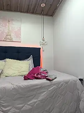 Snapshot of ShyVibes_ chatting on 02.08.25 ShyVibes  online show from 02.08.25