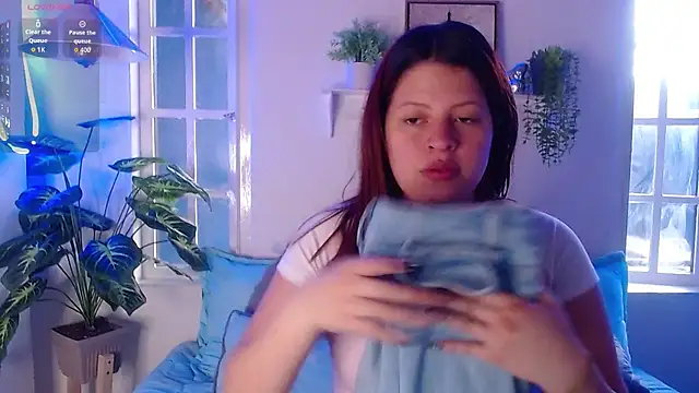 Snapshot of ShyVibes_ chatting on 09.19.25 ShyVibes  online show from 09.19.25